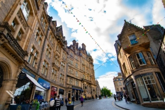 Victoria Street in Edinburgh, where the novel opens.